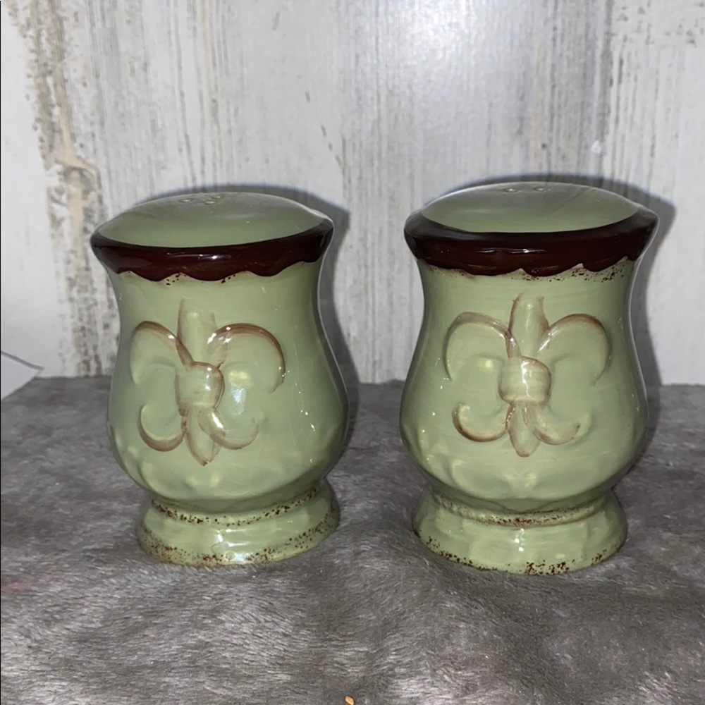 0620 Tuscany Casa Vero Salt and Pepper Shakers - Green and Brown